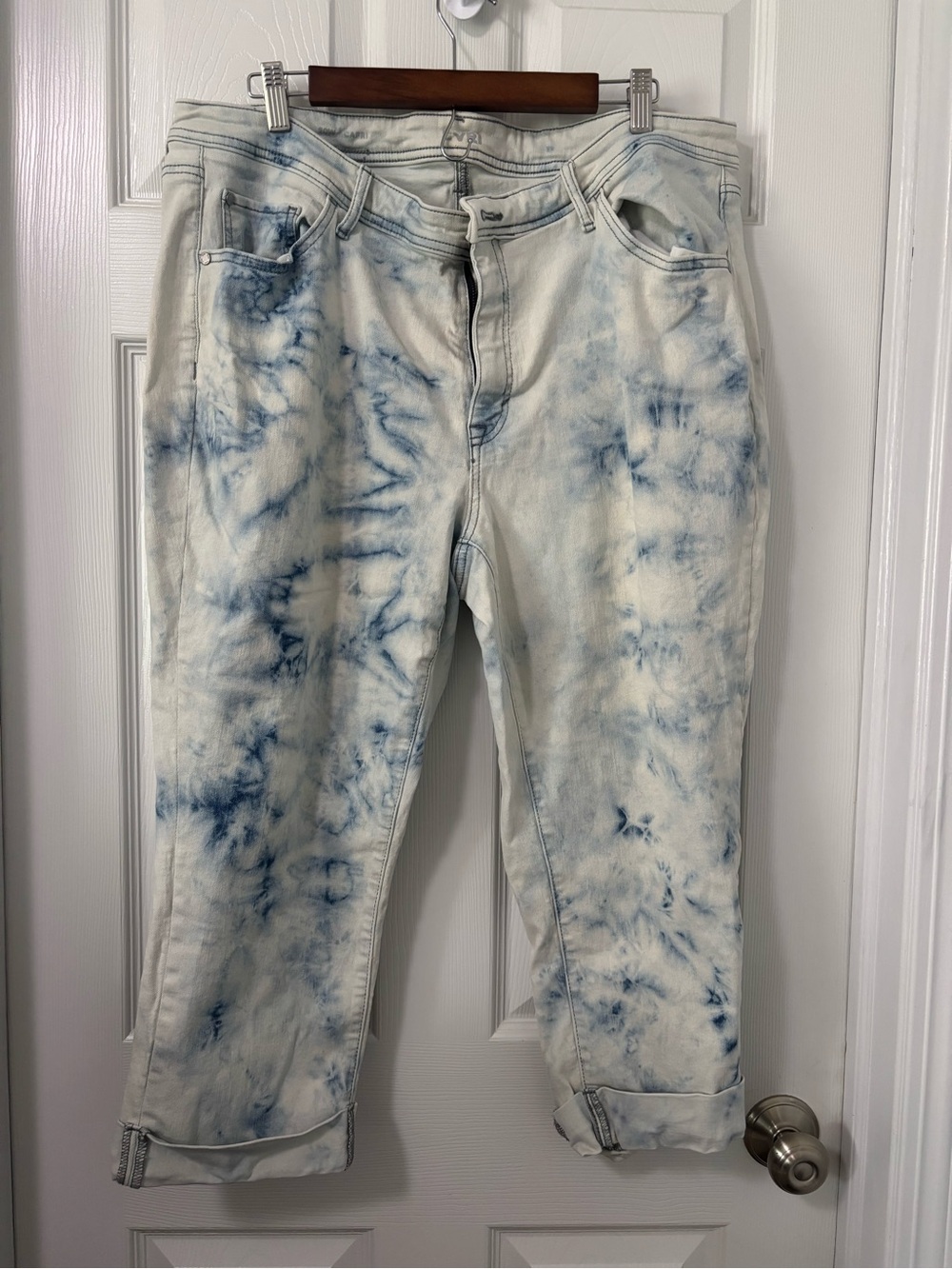 EVRI Blue and White Tie-Dye Cropped Jeans
